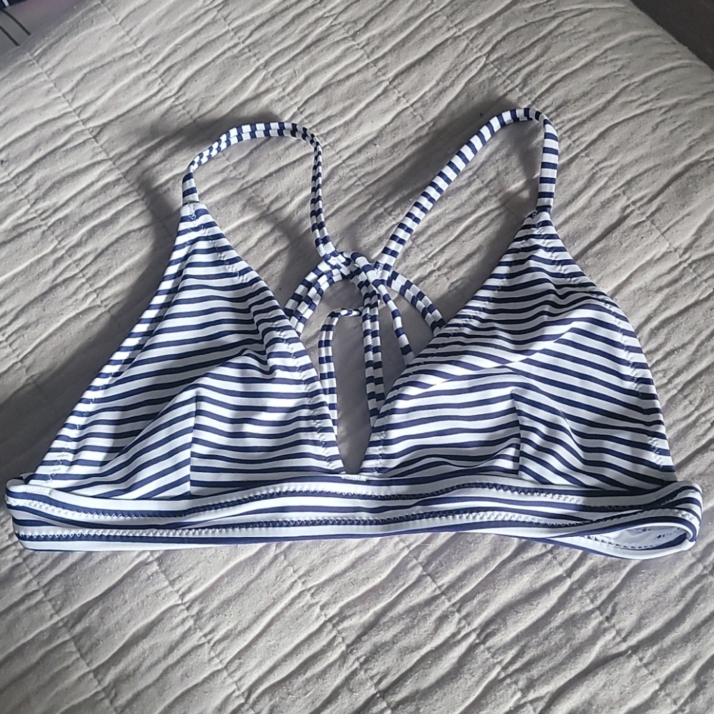 New w/tags Cupshe White/Blue Striped Bikinis - Picture 4 of 5